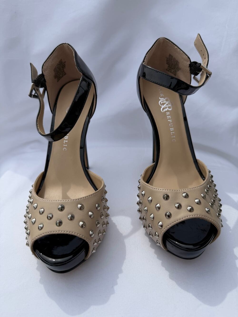 Rock & Republic Black Patent & Nude Studded Platform Peep Toe Heels Size 9.5